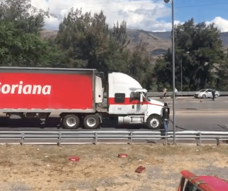 Soriana levanta denuncia tras uso de tráiler por normalistas