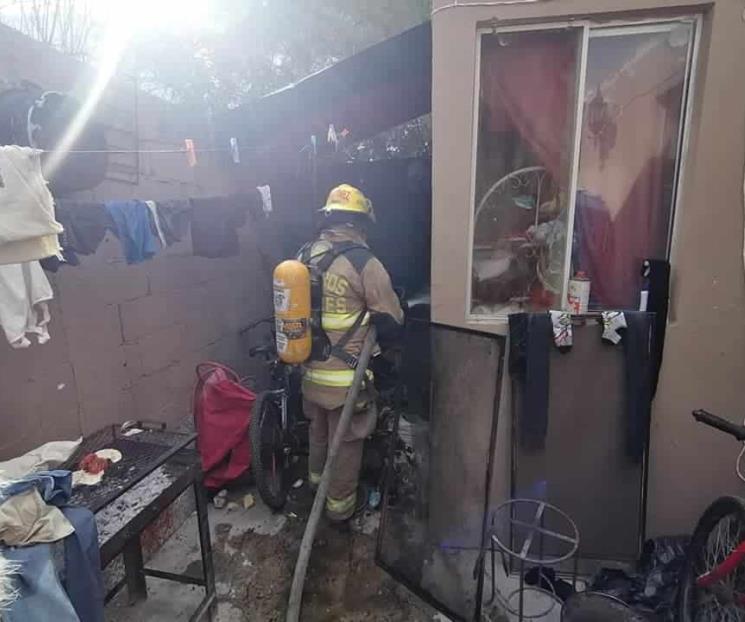 Arde casa en Linares