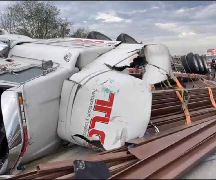 Muere aplastado por tráiler