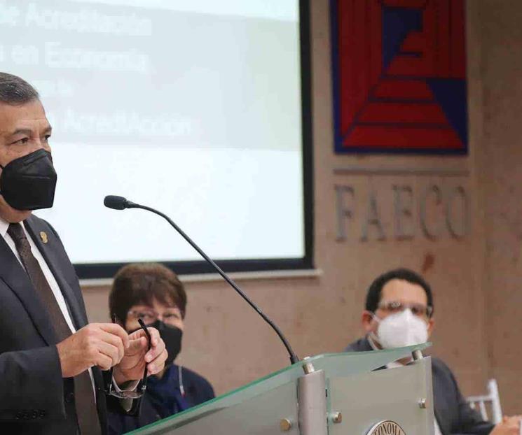 Recibe Licenciatura en Economía acreditación internacional