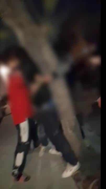 Vecinos de la Colonia Praderas de San Juan se encargaron la noche del lunes pasado de la detención de un presunto ladrón sorprendido en un domicilio, al cual golpearon y dejaron amarrado a un árbol