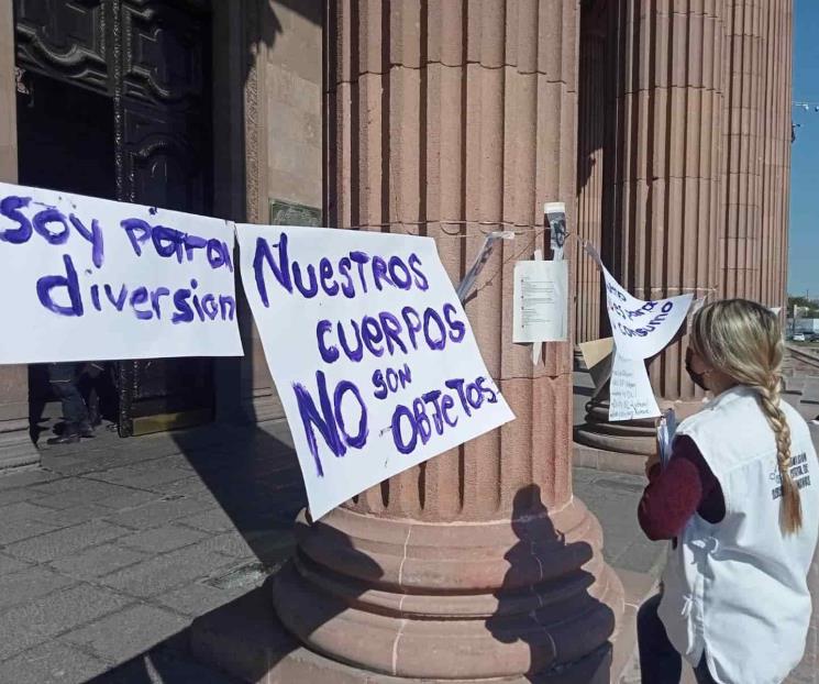 Toman mujeres escalinatas de Palacio
