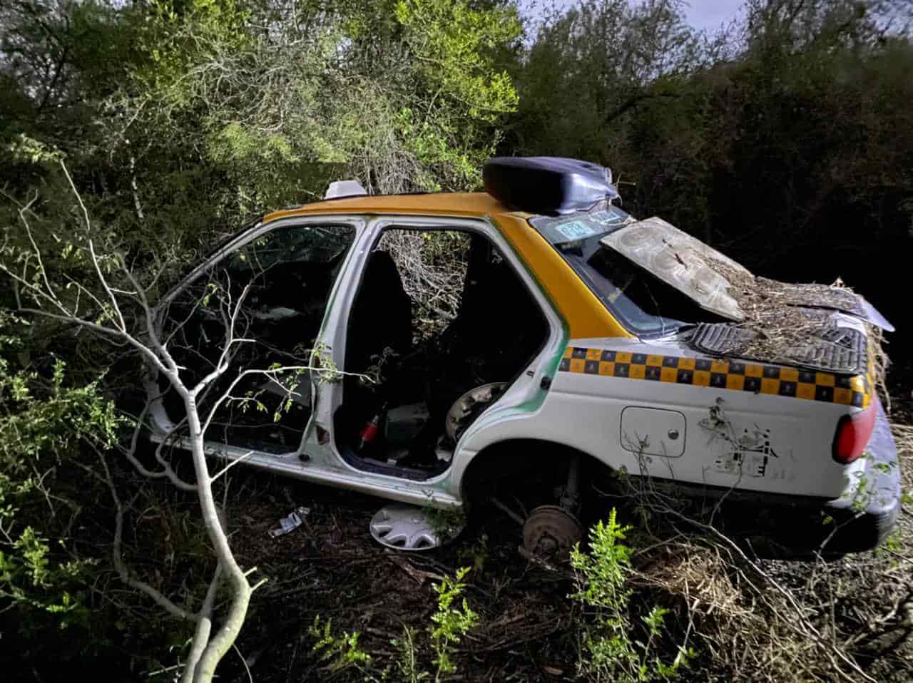 En el momento en que desmantelaba un vehículo taxi con reporte de robo de unas horas antes, un hombre fue arrestado