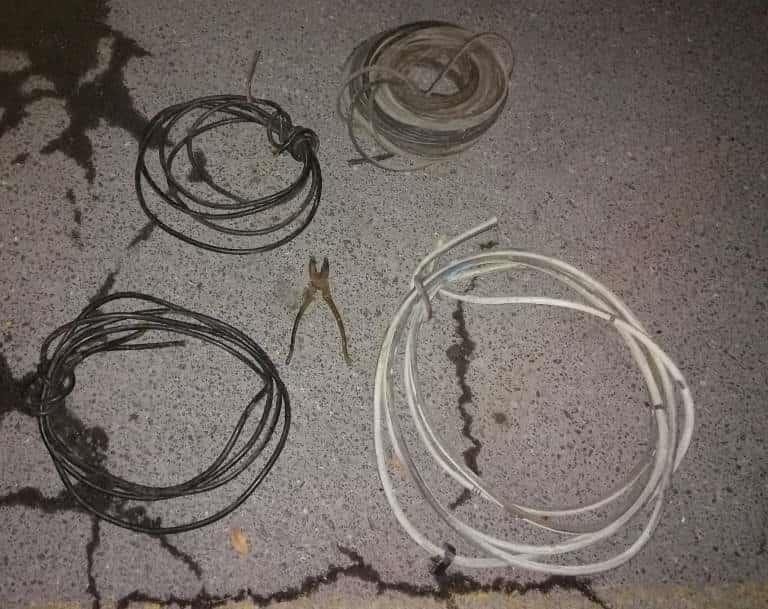 Los detienen por robar cableado en bodega