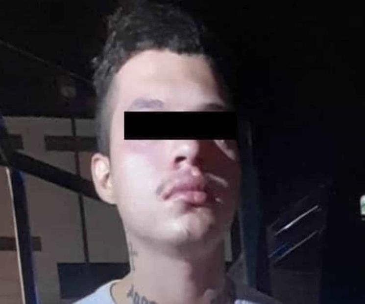 Detienen a dos jóvenes por intentar asaltar a mujer