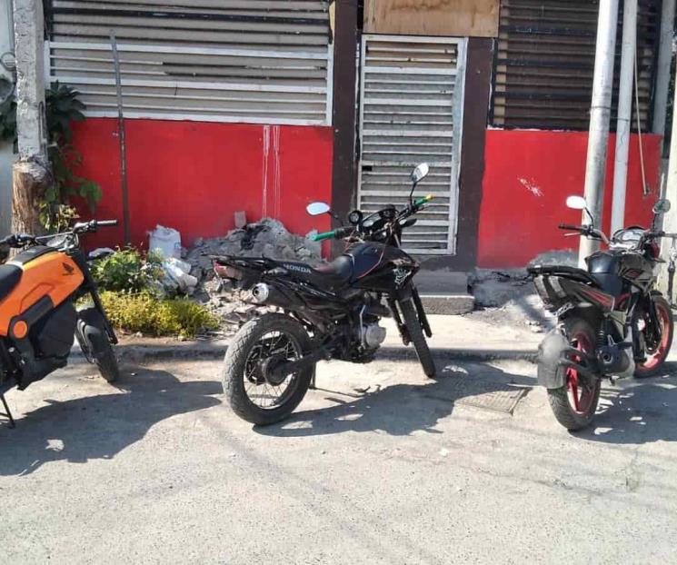 Abandonan narcos droga y motos robadas