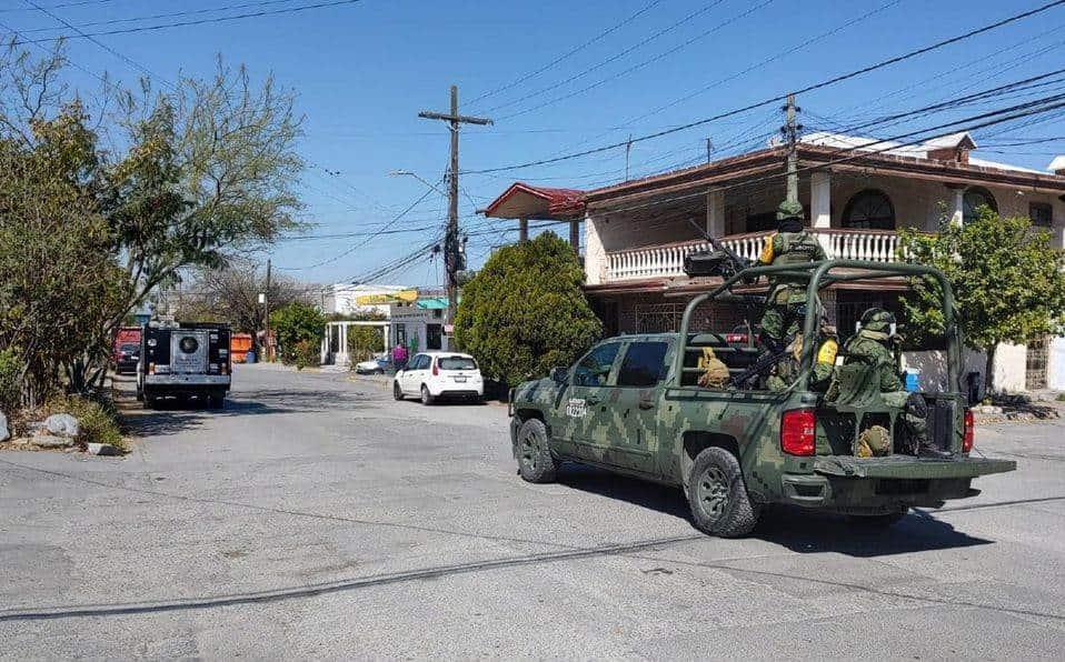 Realiza disparos y escapa Realiza disparos y escapa