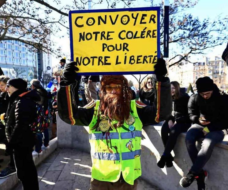 Disuelven en París protesta contra restricciones sanitarias