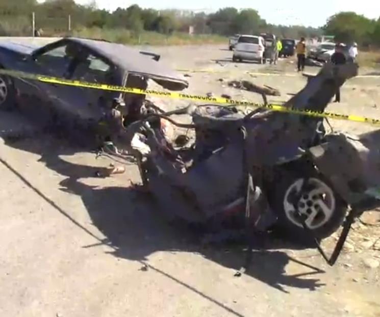 Mueren dos personas tras choque en Cadereyta Mueren dos personas tras choque en Cadereyta