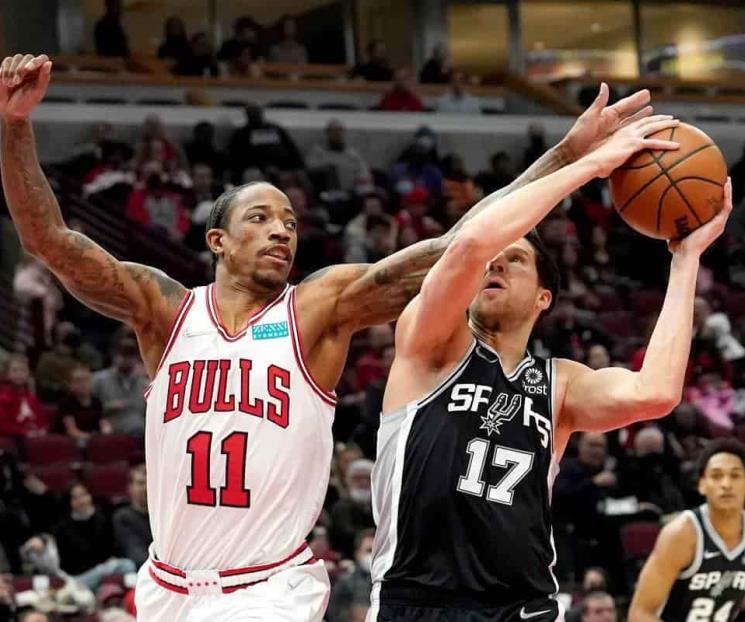 Ganan los Bulls y pelean por liderato en el Este Ganan los Bulls y pelean por liderato en el Este