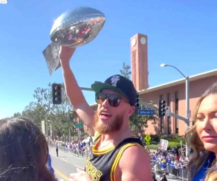 Festejan los Rams título con su gente 