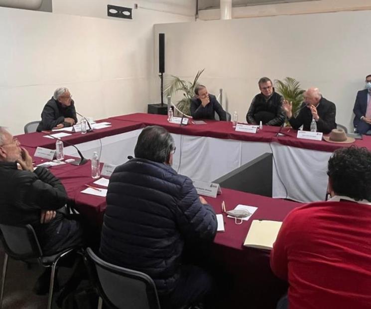Recorre AMLO aduanas con embajador de EU