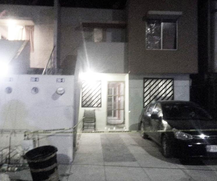Balean a 2 mujeres en casa Balean a 2 mujeres en casa