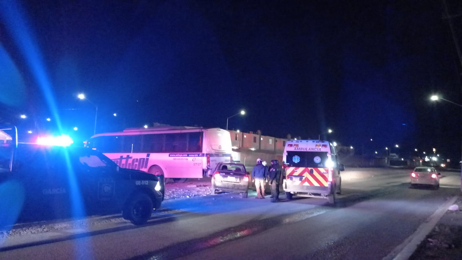 El conductor de un vehículo murió luego de estrellarse contra un transporte de personal