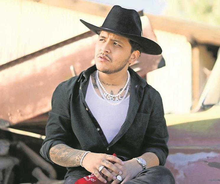 Christian Nodal ya se tapó los tatuajes de Belinda Christian Nodal ya se tapó los tatuajes de Belinda