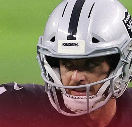 Busca Carr renovación millonaria con Raiders