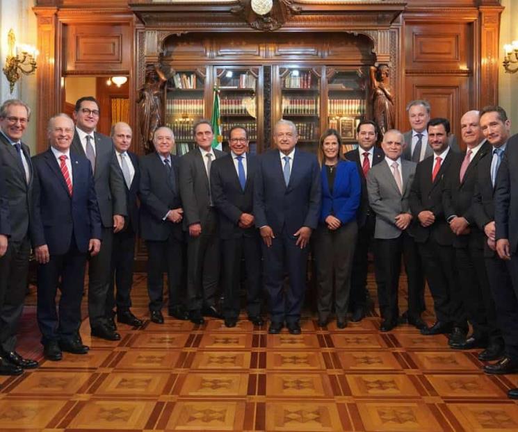  Reconoce AMLO trayectoria de Carlos Salazar
