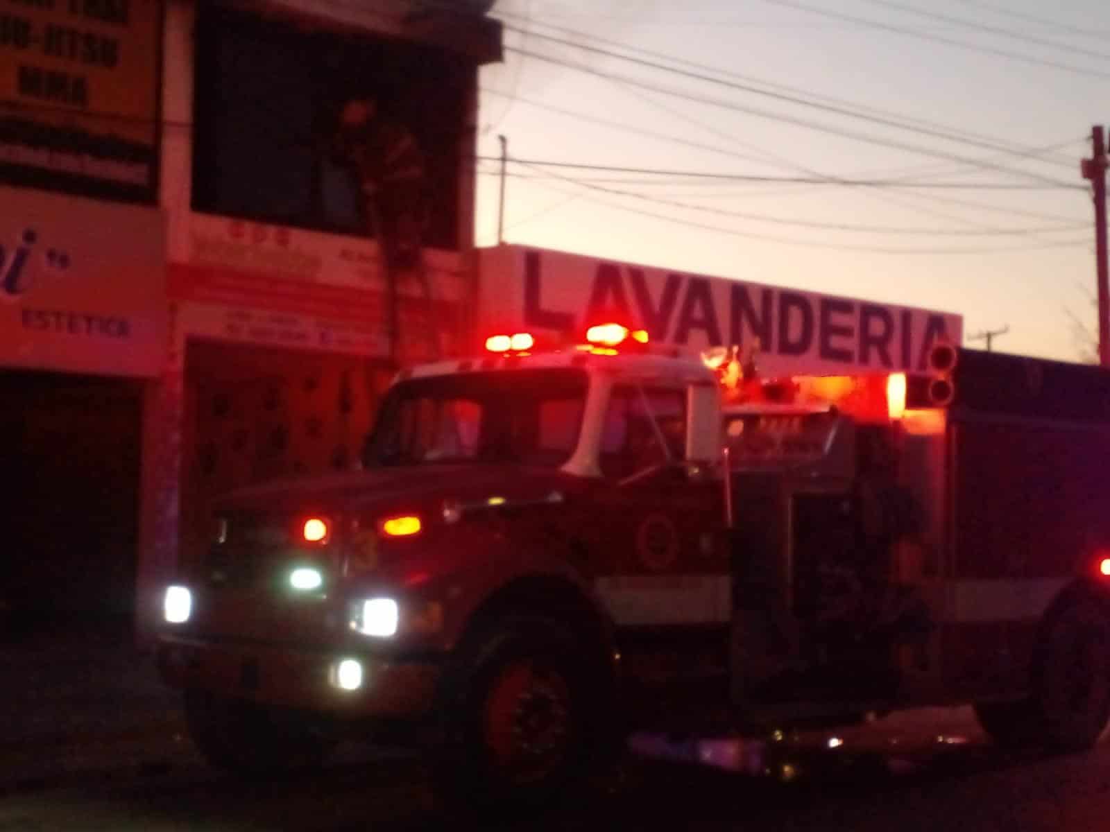 Una clínica de belleza, terminó destruida después de registrarse un incendio en sus instalaciones