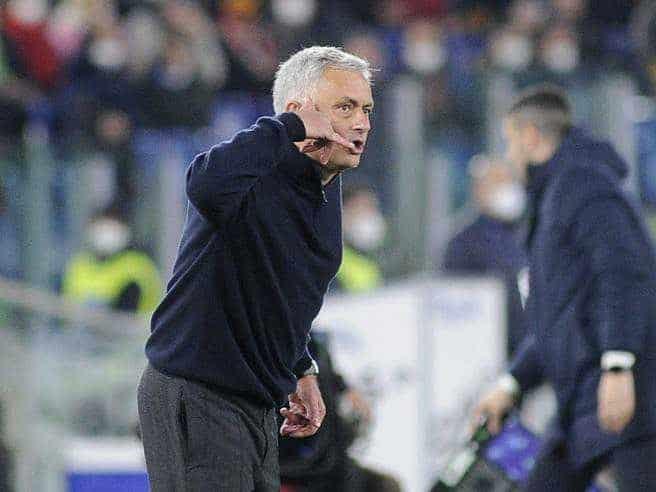Sancionan a Mourinho por discutir con árbitro