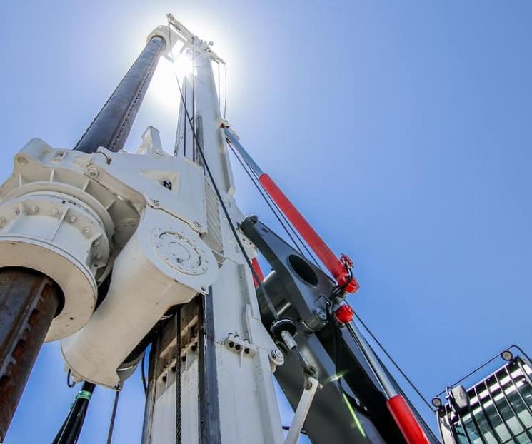 El crudo Brent supera los 104 dólares por barril