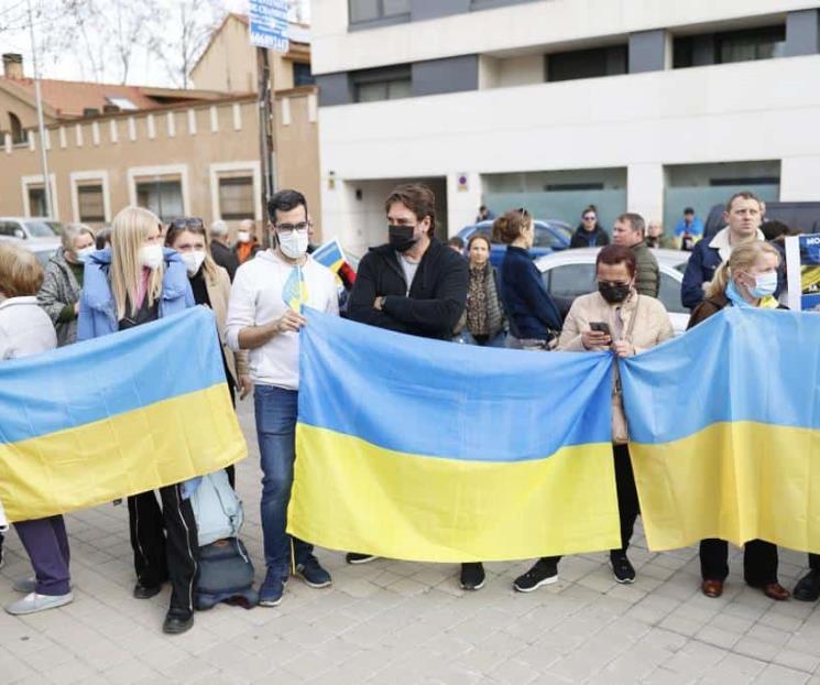Protesta Javier Bardem ante embajada rusa en Madrid Protesta Javier Bardem ante embajada rusa en Madrid