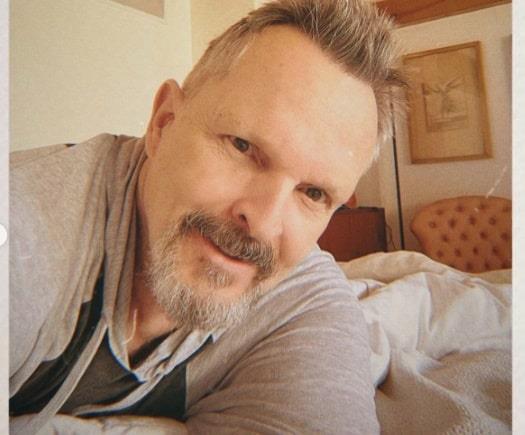 Reaparece Miguel Bosé con nuevo y moderno look Reaparece Miguel Bosé con nuevo y moderno look