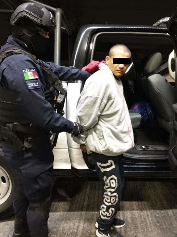 Asalta a motociclista y es detenido Asalta a motociclista y es detenido