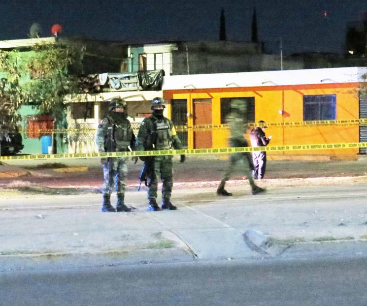 Maniatan, torturan y asesinan a una mujer
