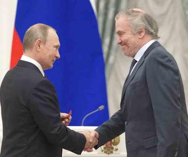 Renuncia Gergiev en apoyo a Putin