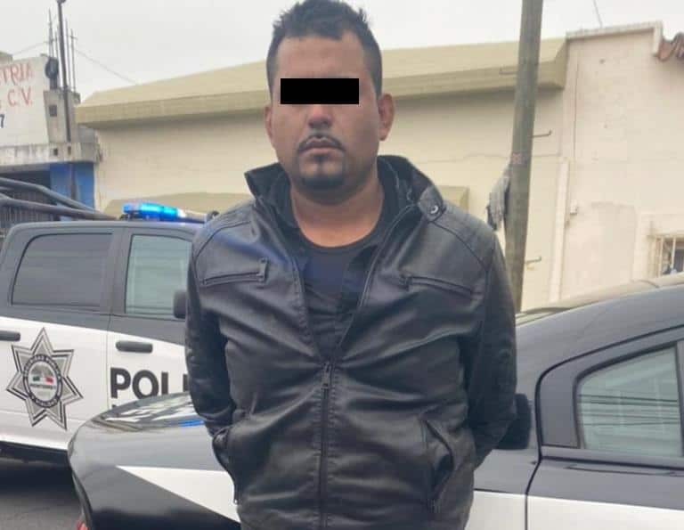 Conducía una camioneta con reporte de robo y con placas colgadas