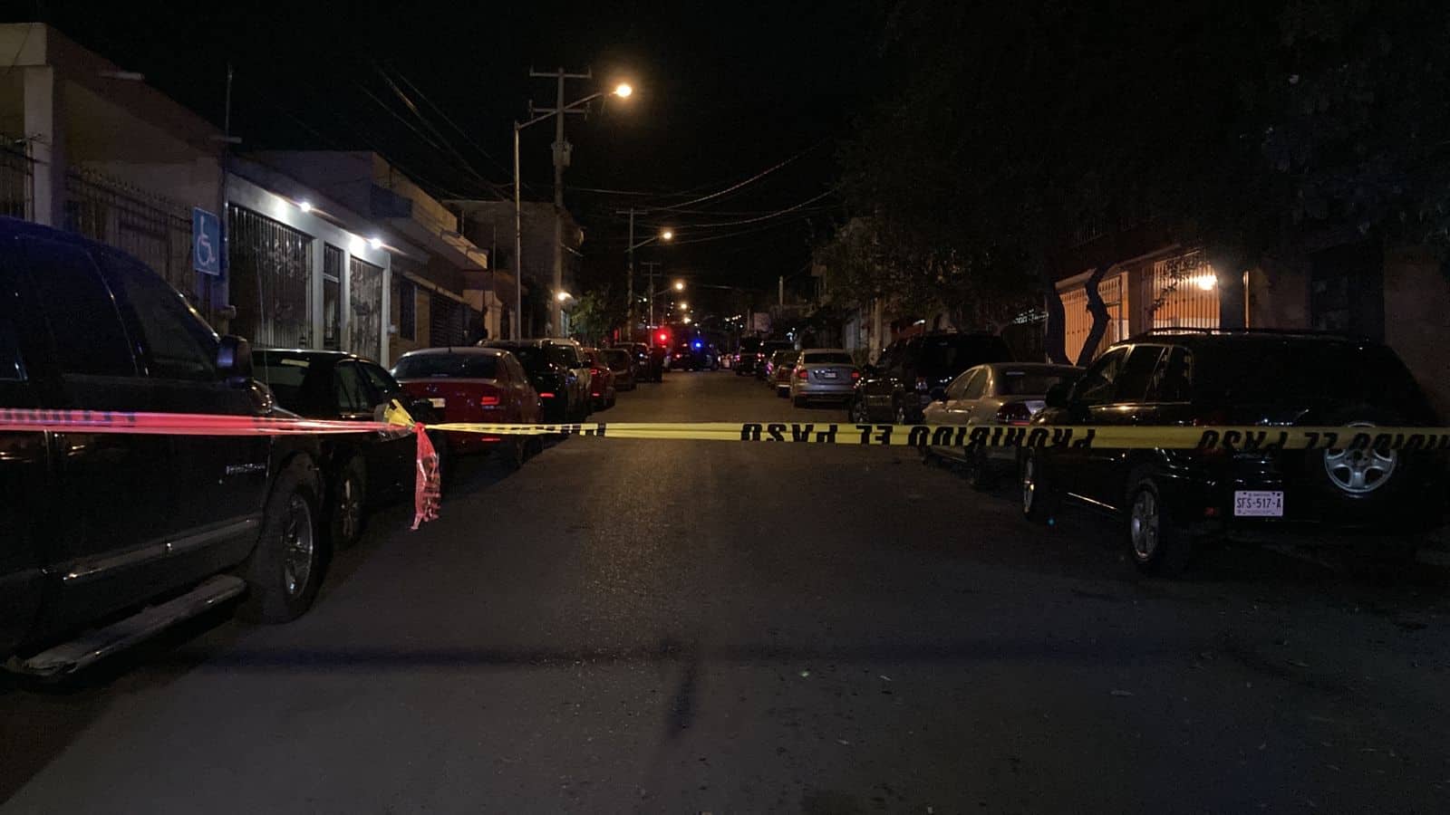 Cuando se encontraban afuera de un domicilio un hombre fue ejecutado a balazos, mientras que otro resultó lesionado