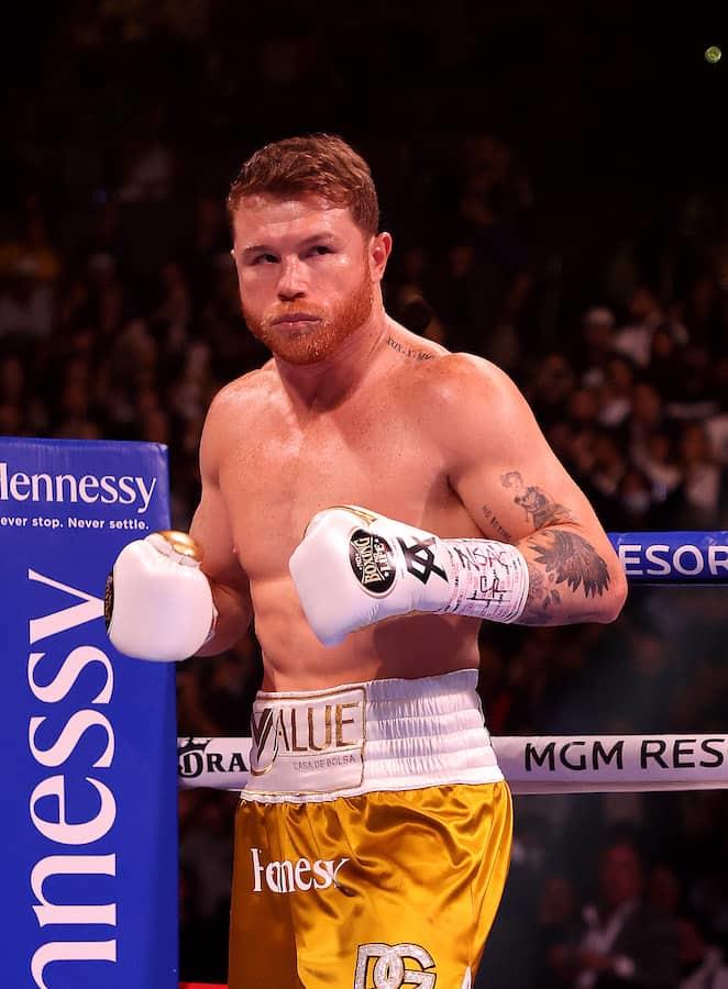 Canelo resta importancia a contratos millonarios