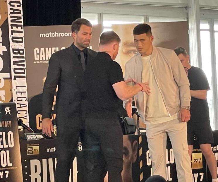 Presentan ‘Canelo’ y Bivol su pelea del 7 de mayo