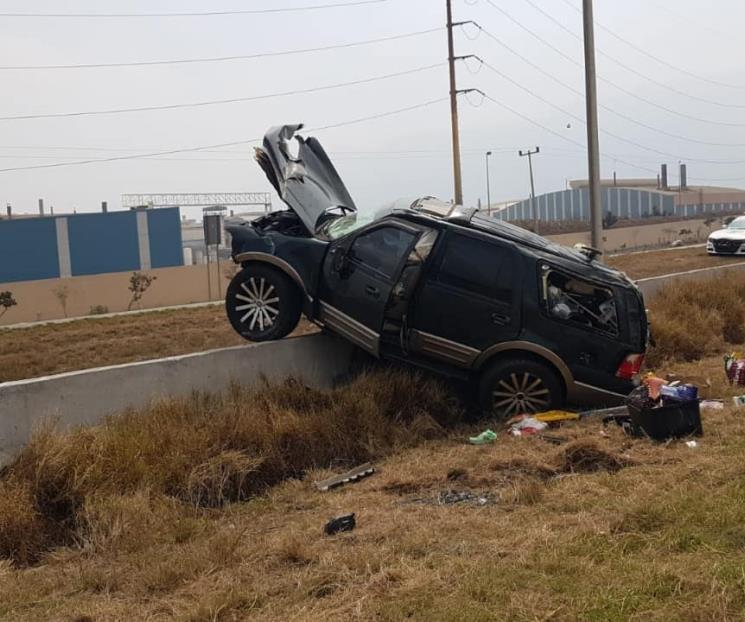 Se vuelca camioneta en García