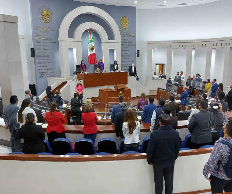 Congreso de SLP rinde homenaje a Pedro Carrizales