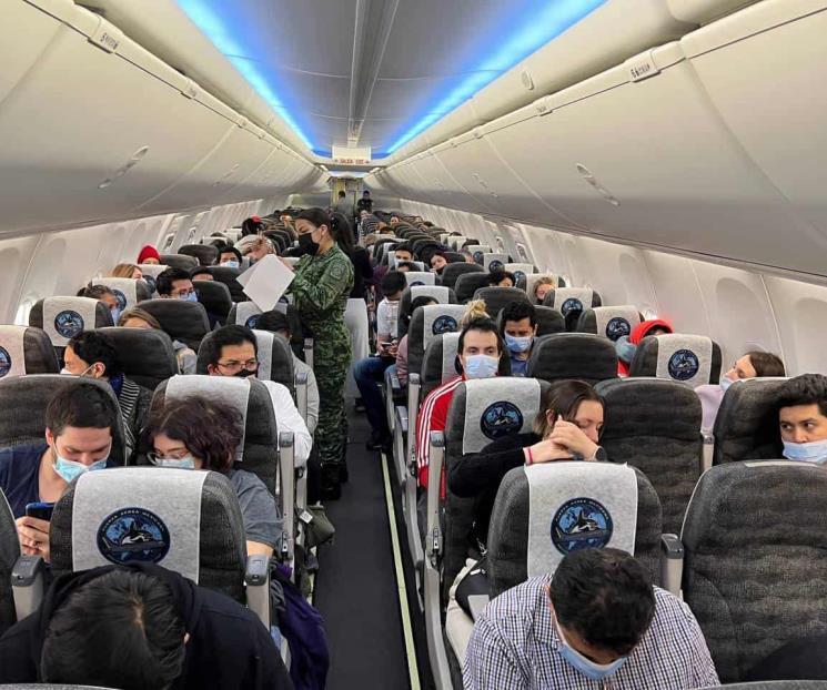 Avión de FAM vuela hacia México con 81 personas rescatadas