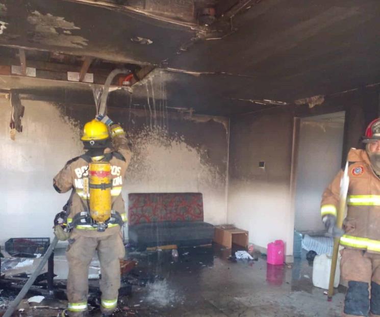 Rescatan a dos personas en incendio en Zuazua