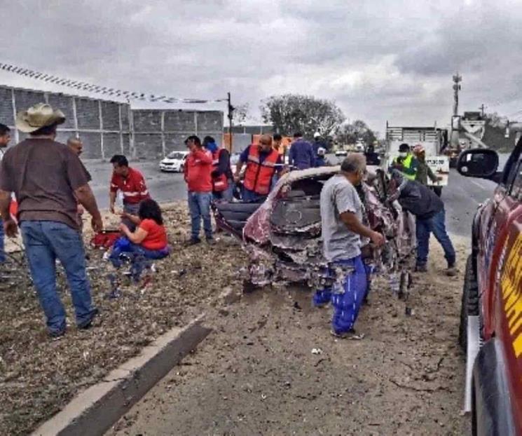 Deja choque tres lesionados en Salinas Victoria