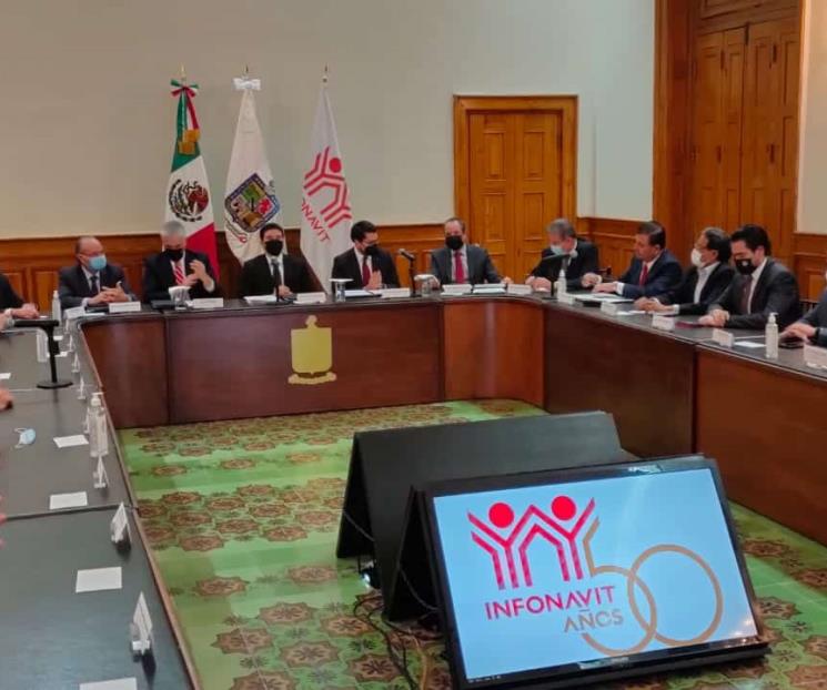 Aprovecha director de Infonavit para promover consulta