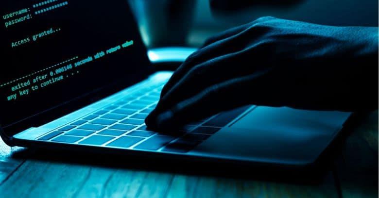 Hackers rusos responden a Anonymous y lo inhabilitan