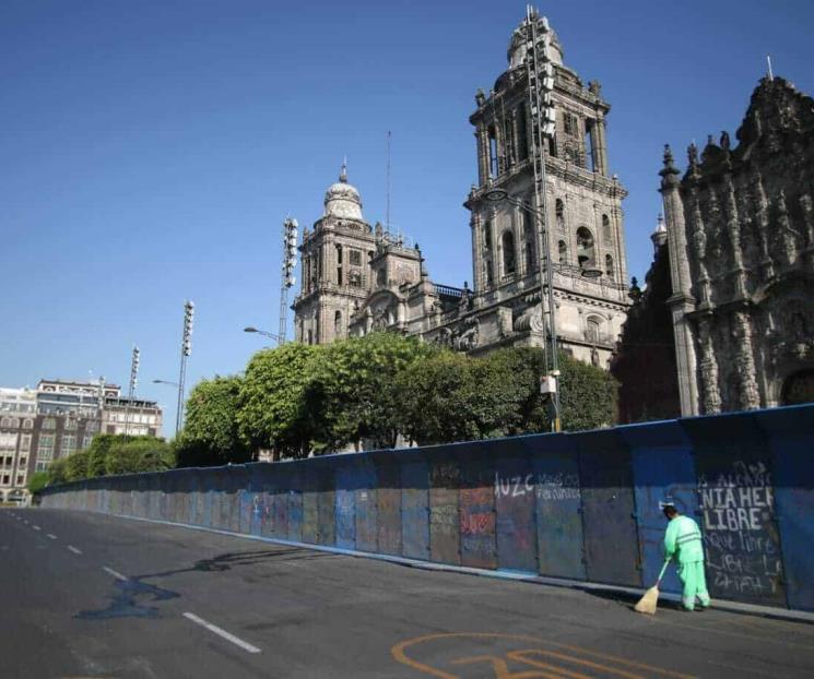 Colocan vallas en la Catedral Metropolitana por 8 de marzo