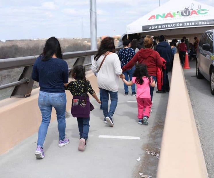 Llevan a hijos de trabajadores de Monterrey a vacunación Llevan a hijos de trabajadores de Monterrey a vacunación