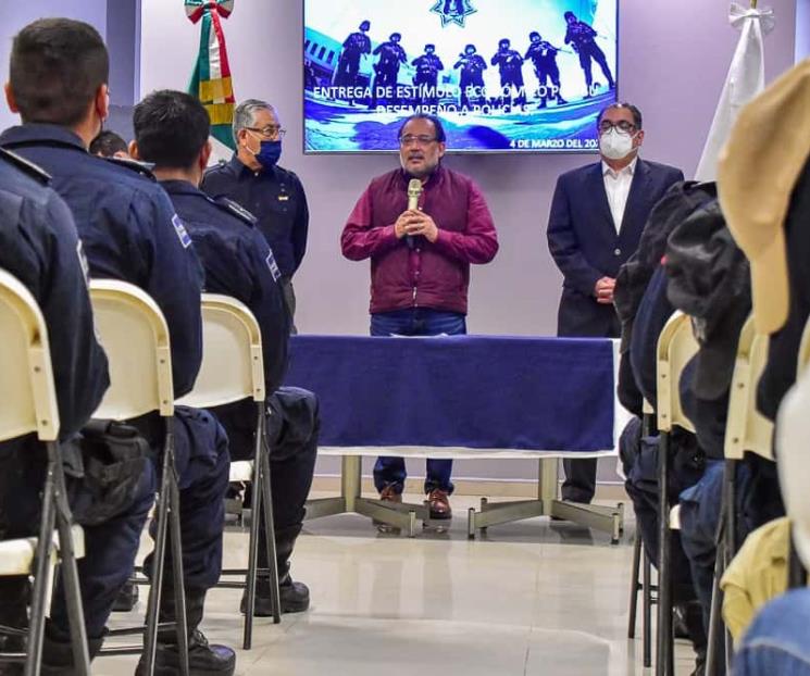 Reconoce Escobedo a sus elementos de seguridad