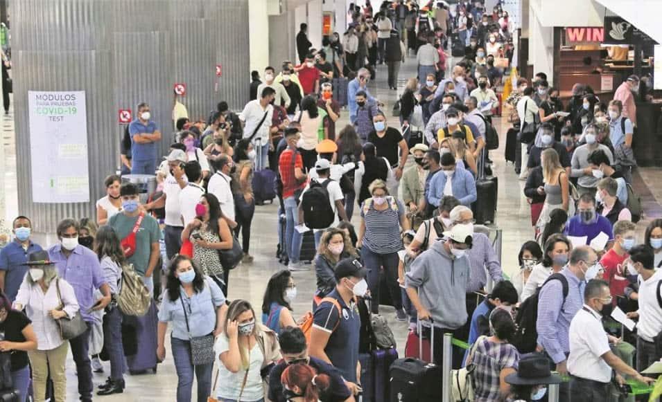 Declaran saturación en edificios terminales del AICM