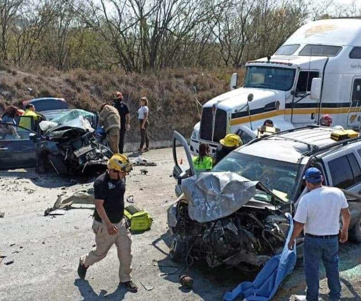 Mueren dos tras accidente en carretera
