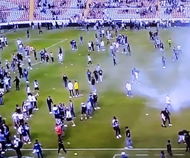 Suspenden el Atlas y Querétaro, invaden la cancha