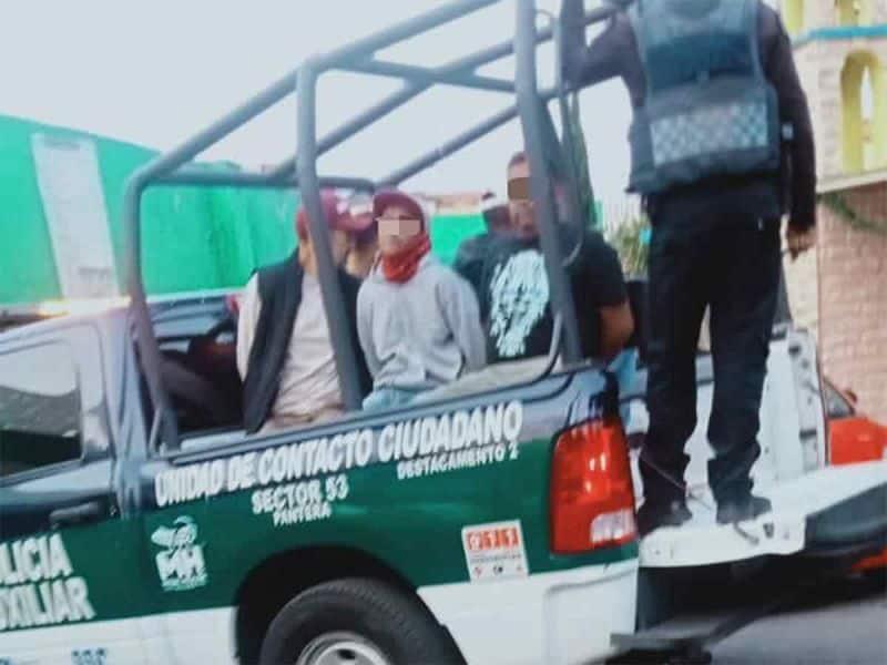 Detienen a cinco por hurtar huesos de panteón