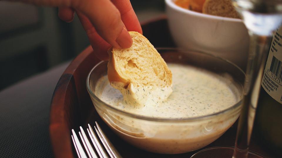 Prepara dip de atún y surimi para una tarde de botanas