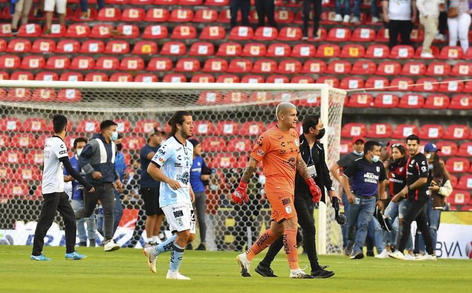 Vence Atlas a Gallos en medio de violencia