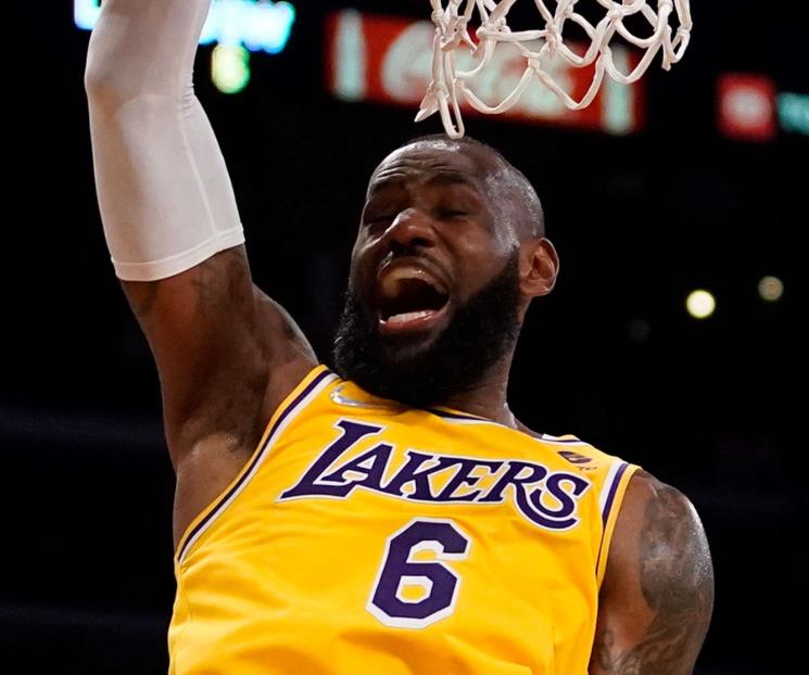 Logra Lebron 56 puntos y vence Lakers a Warriors